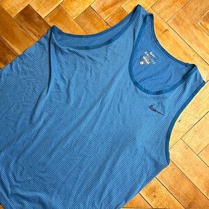 Nike workout tank men’s large Blue
